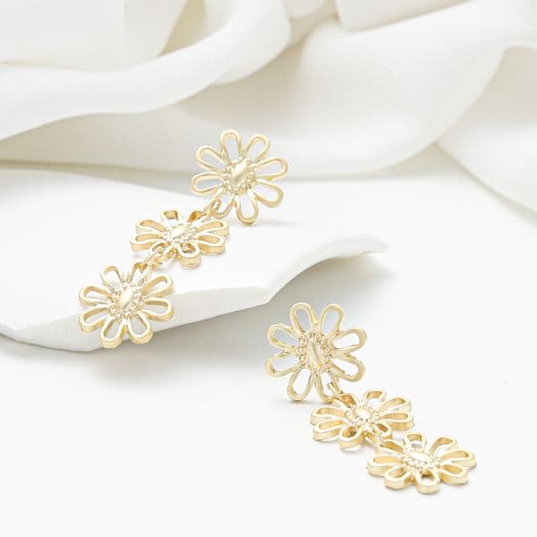 Wind Flower Light High-end Gold Stamen Design Earrings Ear Studs