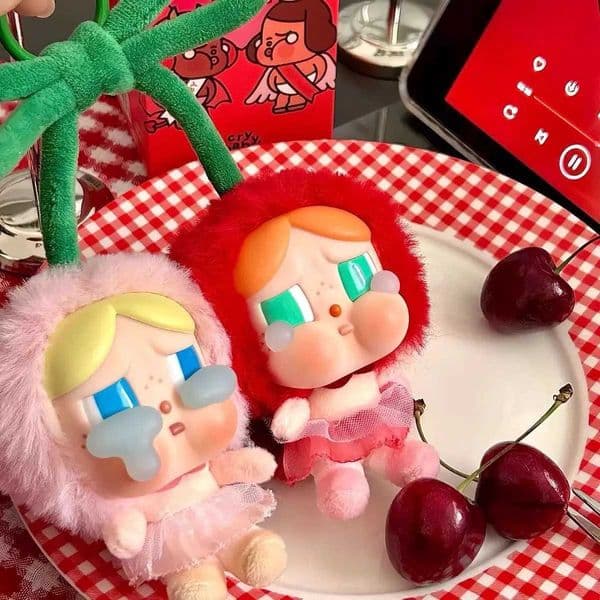 1 1 Crybaby Crying For Love Series Vinyl Face Doll Hanging Card Ornaments Cute Cherry Much Figures Keychain Pendant Gift Y250624