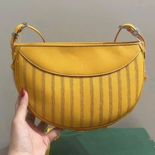 2025 Designer Style Single Shoulder Makeup Bag Fashion Girl Moon Style Bag Classic Crossbody Bags Phone Bags