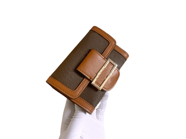 Elegant Women's Leather Wallet: Foldable Design with Secure Zippered Pocket