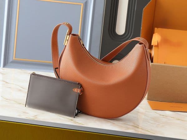 Elegant Women's Leather Tote Bag - Stylish Underarm Handbag with Adjustable Shoulder Straps