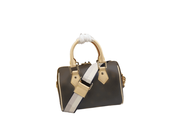 Chic Female Accessory Set Featuring Trendy Tote Styles