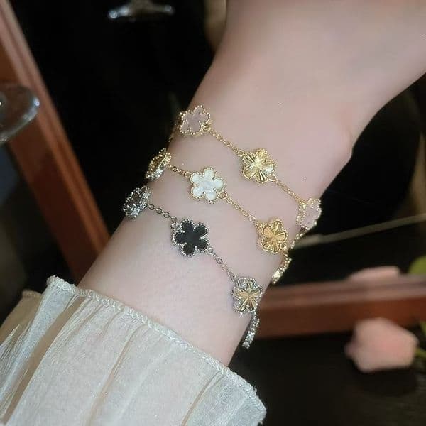Lucky Clover Bracelets for Women Jewelry 18K Gold Plated Clover Flower Bracelet Designer Women Light Luxury Charm Bracelet Bijoux Luxe Gift