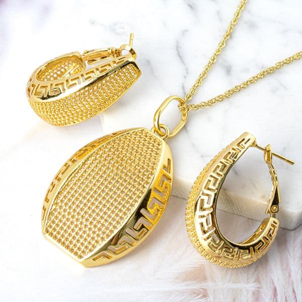 Jewelry Hollow-out Mesh Retro Jewelry Set - Elegant Pendant Necklace and Earrings 2-Piece Set, Suitable for Brides, Weddings, Daily Wear and Parties