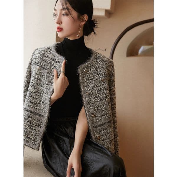 2026 Autumn Winter Coarse Wool Short Coat for Ice and Snow Enthusiasts High Luxury Thick Knitted Coarse Wool Short Round Neck Women s New Designer Jacket