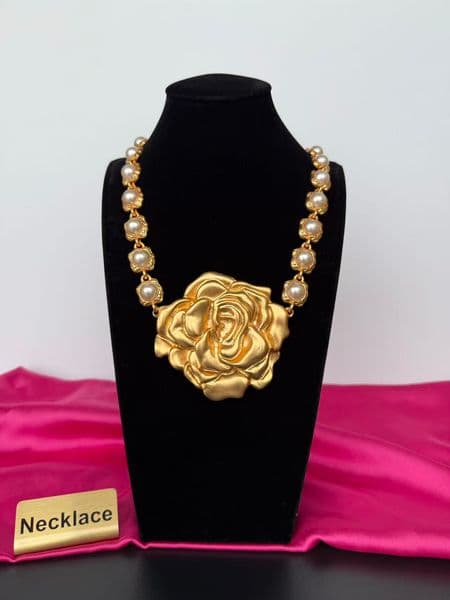 Schiaparelli rose pearl necklace designer original niche personality fashion luxury trend daily wear jewelry gift