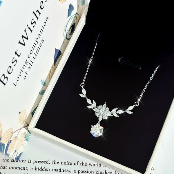 High-end S Pure Sier Floral Wheat Spike Necklace Ultra Sparkling One Carat Moissanite Forest Style Flower Branch Pendant for Women