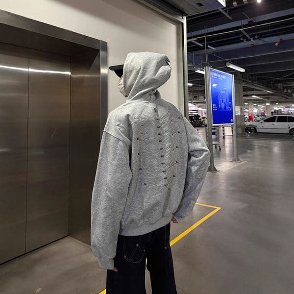 American Style Trendy Rib Metal Rivet Sweatshirt Designer Shirt For Men Korean Style Designer Hoodie Early Autumn Outfit Top Design Sense Regular Shoulder Hoodie