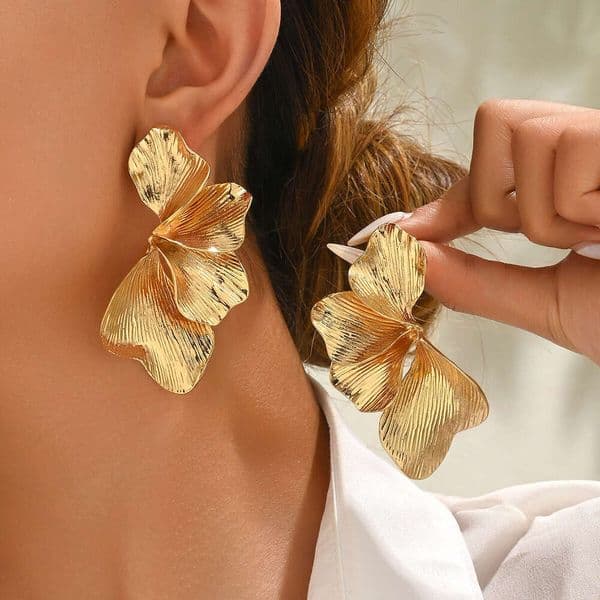 hot selling Minimalist Women's Flower Earrings Personality Exaggerated Metal Style Multi-layer Niche Design Stud Petal Ear Jewelry