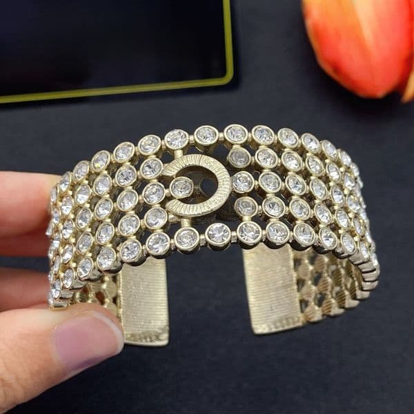 Wide Bracelet Diamond and Pearl Bracelet Classic Letter Design European and American Shiny Wide Bracelet Neutral Cool Open Bracelet Hip-hop Style Jewelry