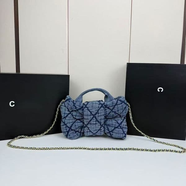 Foreign Trade Small Women's 2025 Autumn New Fashion Versatile Handbag Crossbody High-End Square Bag Lady Black