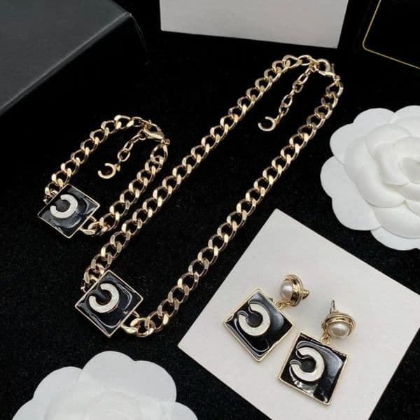 Fashion Jewelry Set Classic Letter Design Women's Necklace Earrings Bracelet Set Luxury High Quality Holiday Gift Daily Versatile Can Be Used Separately