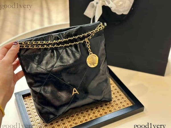 Fashion 22 Shopping s 2023 Womens Designer purse Luxury tote hands crossbody mirror quality chain clutch cc Genuine leather Women chain lady shoulder