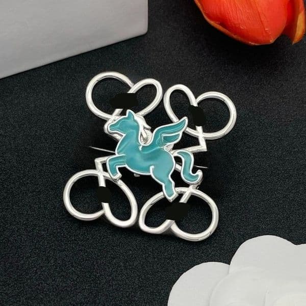 Autumn and Winter Coat Pin Brooch New Style Enamel Unicorn Design Brooch Neutral Style Classic Brand Christmas Gift Couple Gift