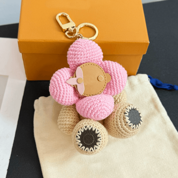 Keychains Lanyards Luxury Sun Flower Bag Charms Designer handmade Weave Sunflower Doll Keychains Woman Mans Purse Charms Key Chain Cartoon Pendant
