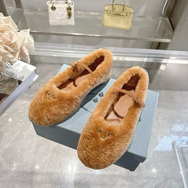 2026 New triangular label sheepskin Mary Jane shoes, women's flat single shoes, one-shoulder buckle ballet single shoes
