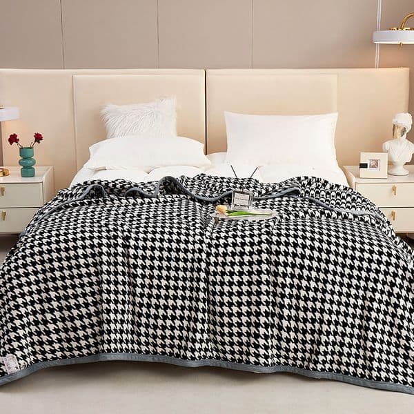 Designer Blanket Luxury Brand Skin-friendly and Soft Throw Milk Fluff Nap Blanket with Black Geometry Pattern for Office /Bedroom /Travel /Gift