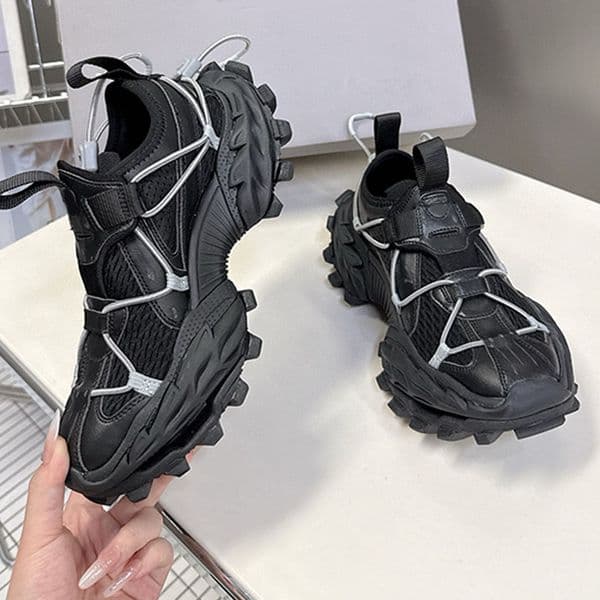 Designer Sports Shoes Womens Classic Thick Soled Lace Up Sneakers Mens Sports Leisure Style Shoes Comfortable and Non Slip Outsole