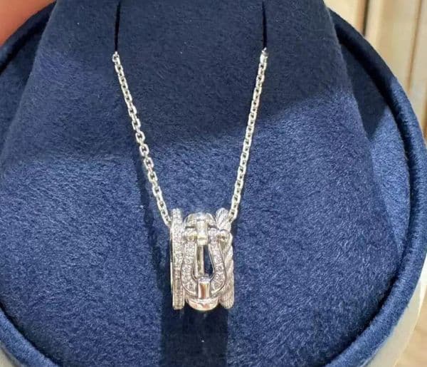 High Quality Luxury Designer Design Stud Stainless Steel Classic Necklace For Men Women Fashion 007 Very Nice Jewelry Pendant Necklaces AAAAA+