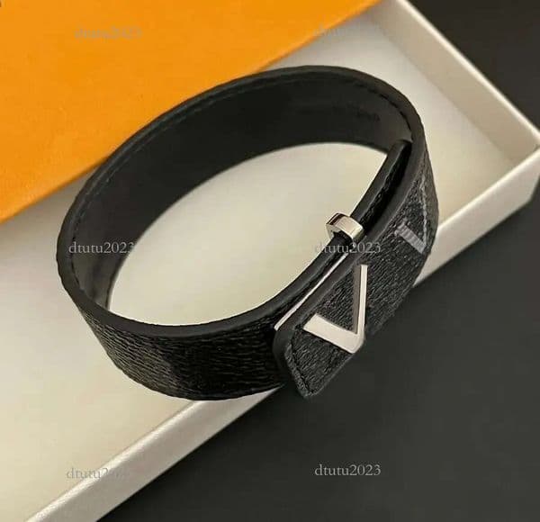 2025 designer women men classics jewelry non fading titanium steel 19 Color select High quality unisex gift mens womens t bracelet