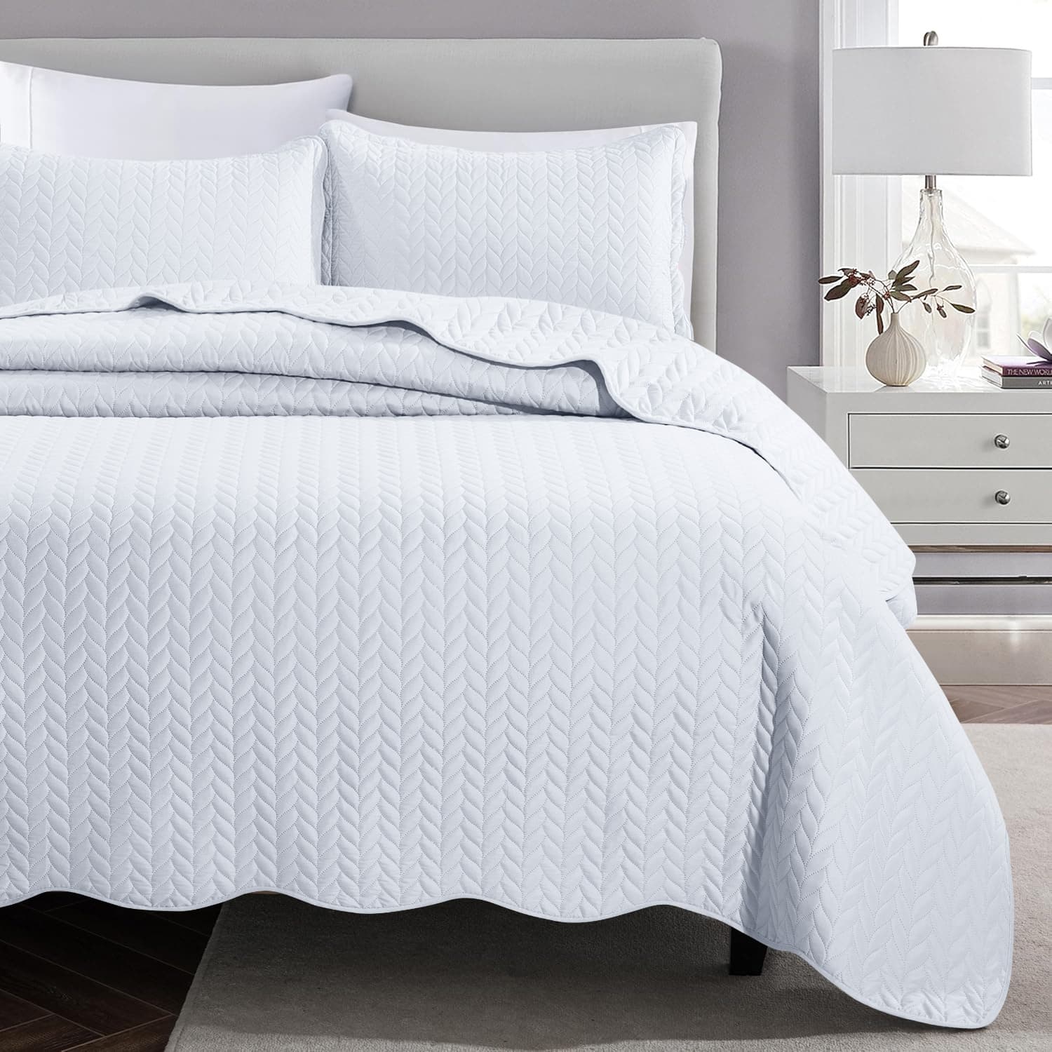 TEMU Lightweight Quilted Bedspread – Soft And Breathable Quilt Set, All Season Microfiber Bedding, Soft Bedding Set, Twin, Full / Queen, King Sizes, Machine Washable Halloween Christmas