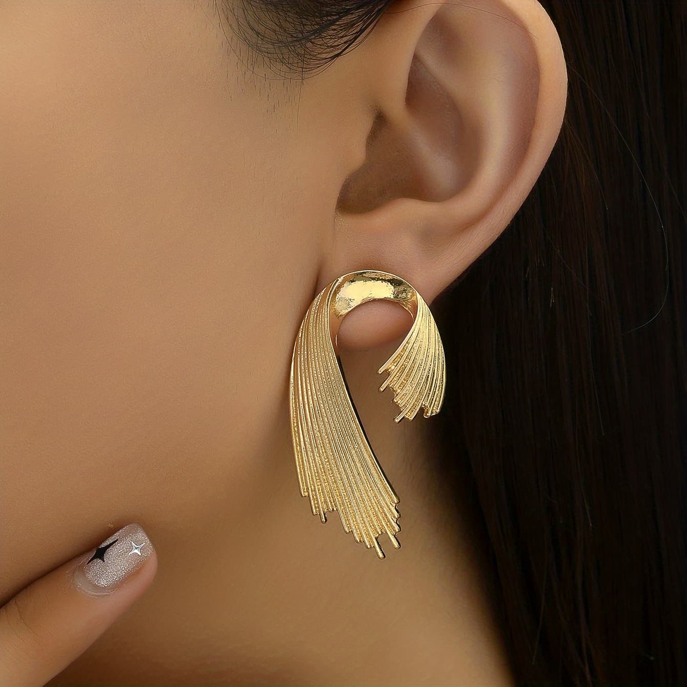 TEMU A Pair Of Stylish And Creative Metallic Earrings With A Chic Vibe.