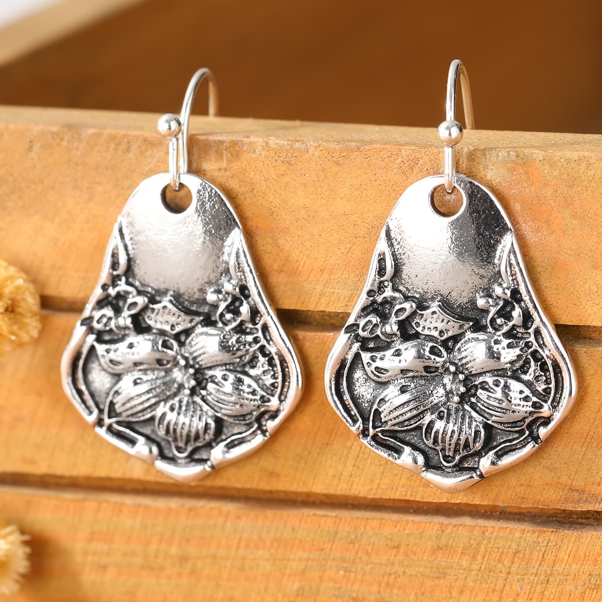 TEMU Women's Bohemian Teardrop Irregular Geometric Pendant Earrings With Floral Carvings - Suitable For Daily Wear & Special Occasions, Gift