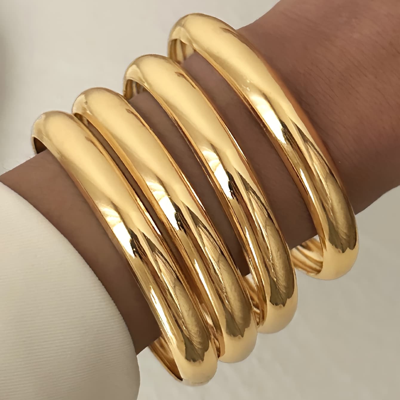 TEMU 4pcs Golden Women's Glossy Circle Plain Circle Bangle Set Suitable For Women' Party Vacation Date Outfit Christmas Halloween Valentine's Day Gift 2025 New