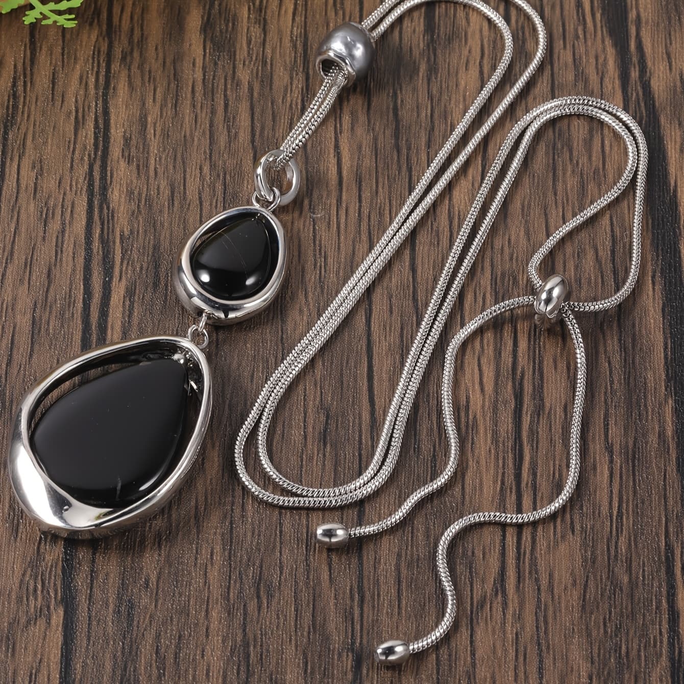 TEMU 1pc Of Light Luxury And Versatile Sweater Chain Necklace Suitable For Daily And Occasions As A Gift. Niche Design Drop-shaped Black Stone Necklace Sweater Chain Pendant