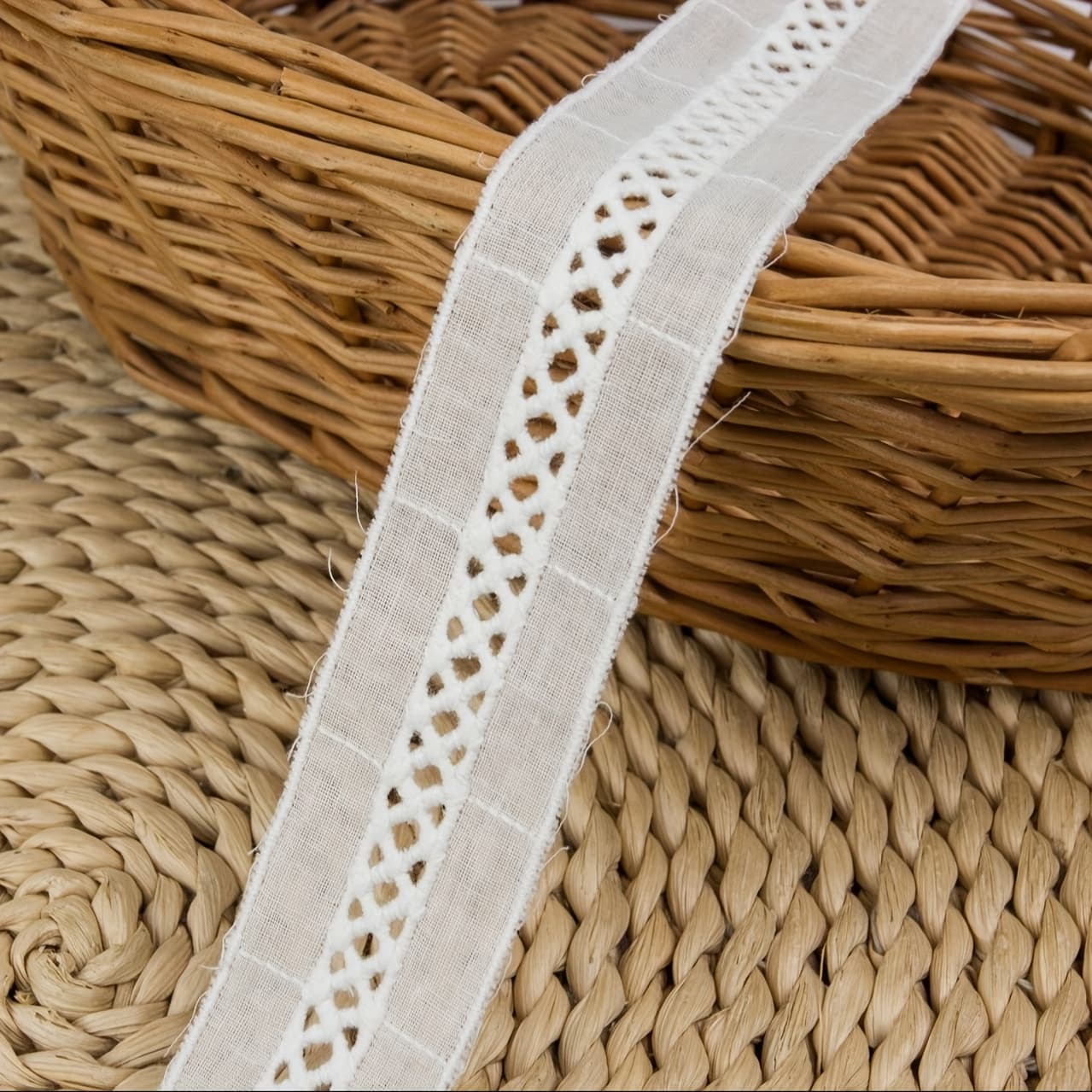 TEMU 1 Bag Of Lace Trim, Measuring 5 Yards In Length And 3 Cm In Width, Suitable For Embellishing Garments. Crochet Ribbon Jacquard