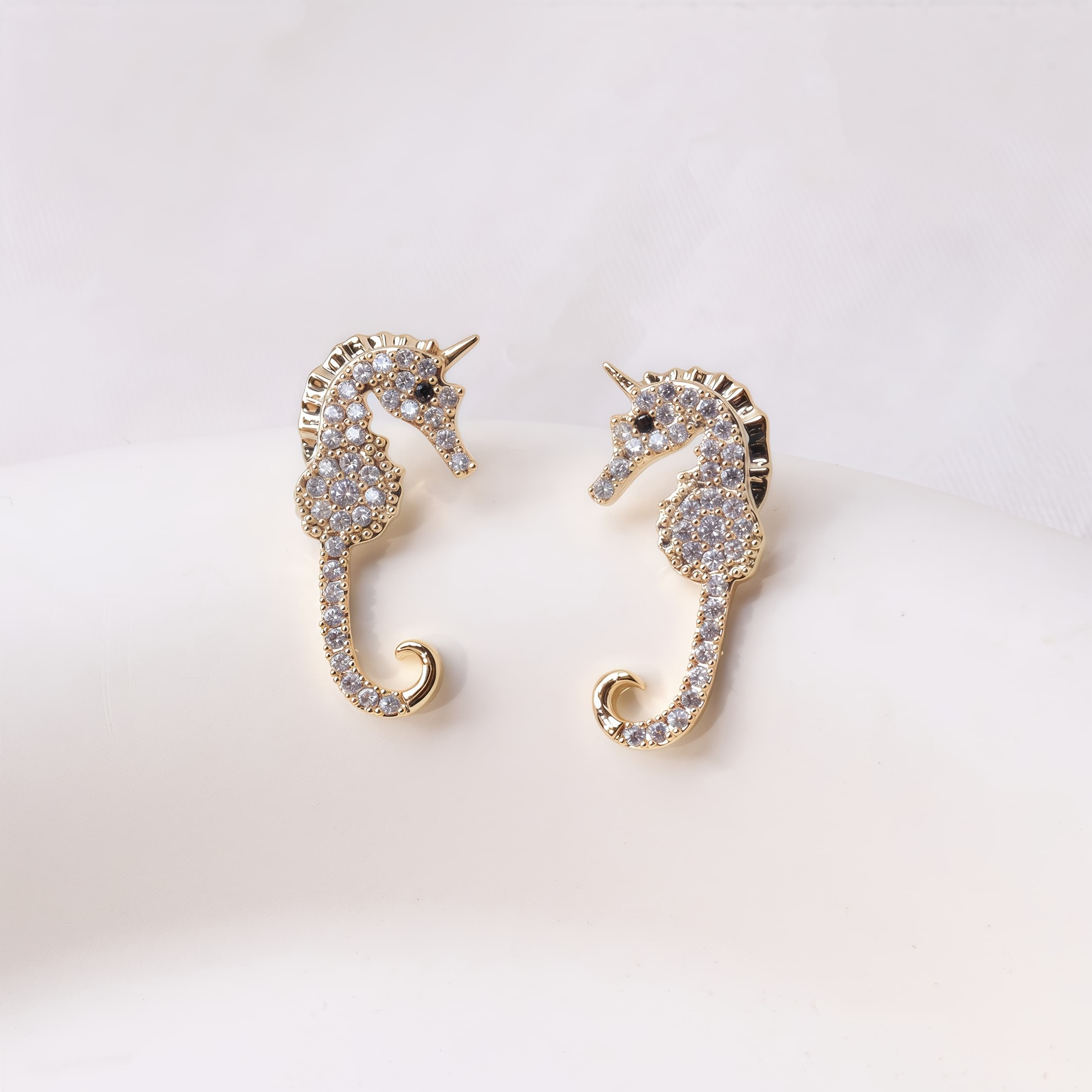 TEMU A Pair Of Women's Fashion Earrings, Personalized And Trendy Seahorse-shaped Zirconia Studs, Suitable For Daily