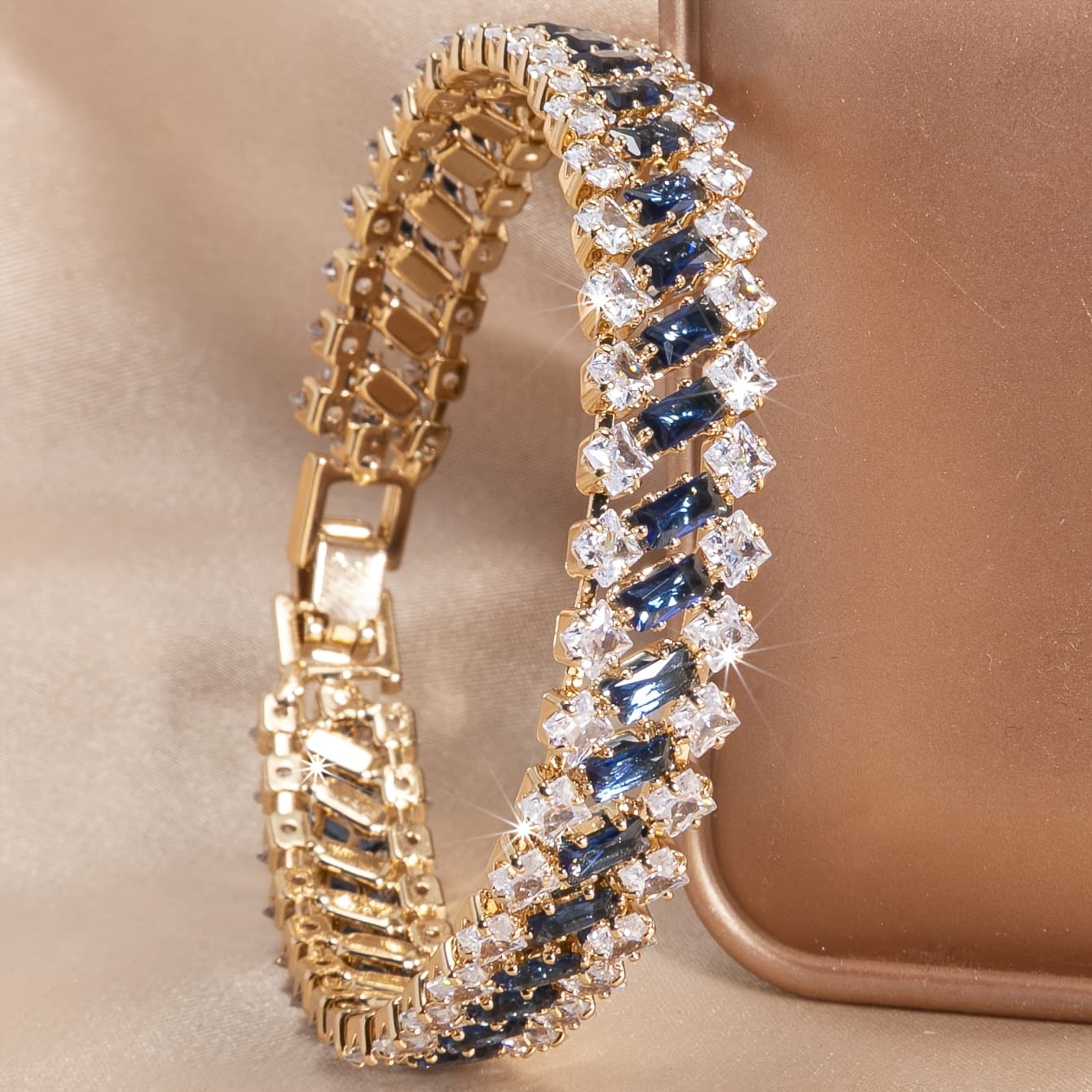 TEMU A Stylish Women's Watch With A Bracelet Featuring A Luxurious And Elegant , With Zirconia Chain Jewelry, Wear, Weddings, Parties, And Gifting