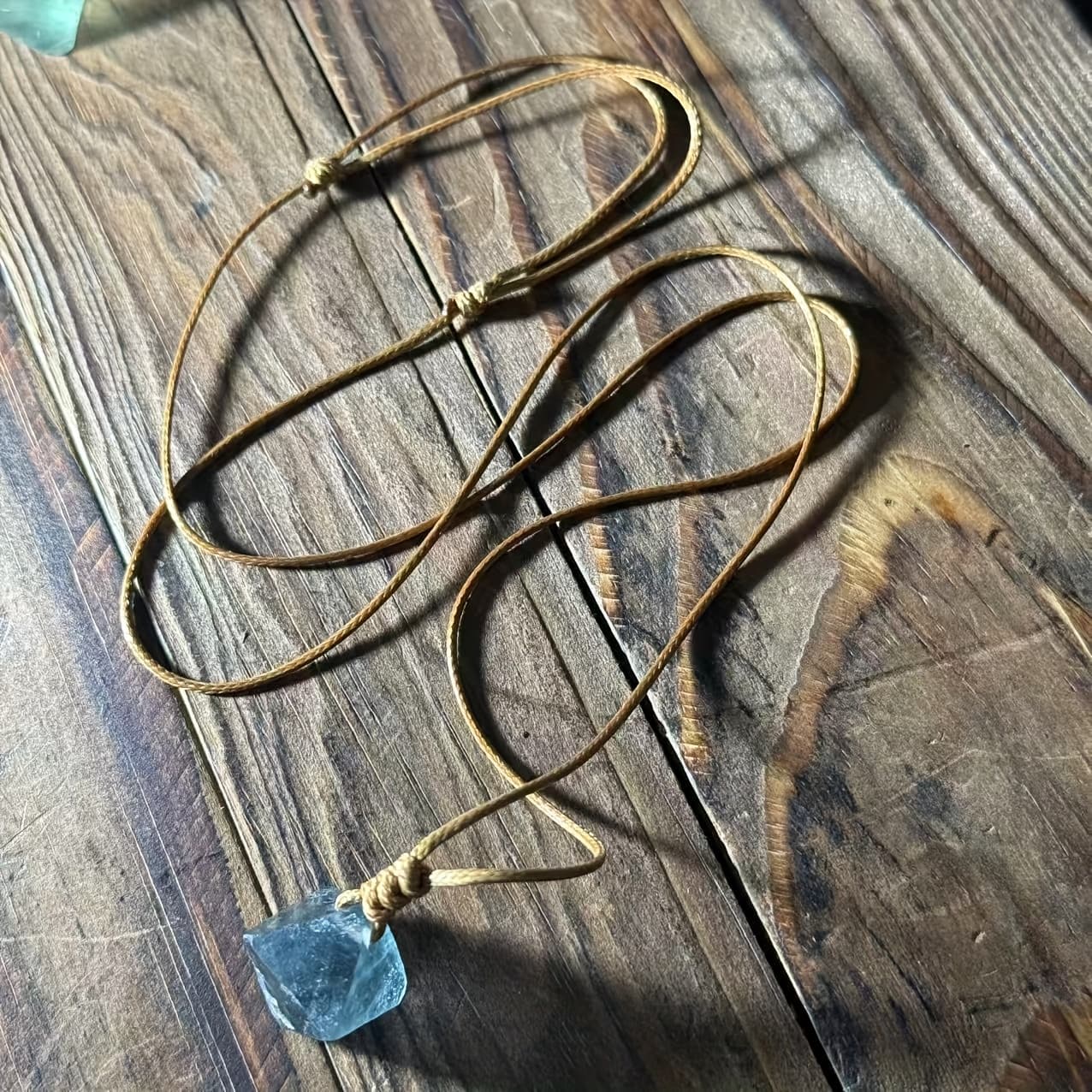 TEMU Retro Natural Fluorite Pendant Necklace, Stone Natural Crystal Pendulum Jewelry Pendant, Adjustable Woven Rope, Unisex, Suitable For Daily Wear, , Father's Day, Valentine's Day Gift