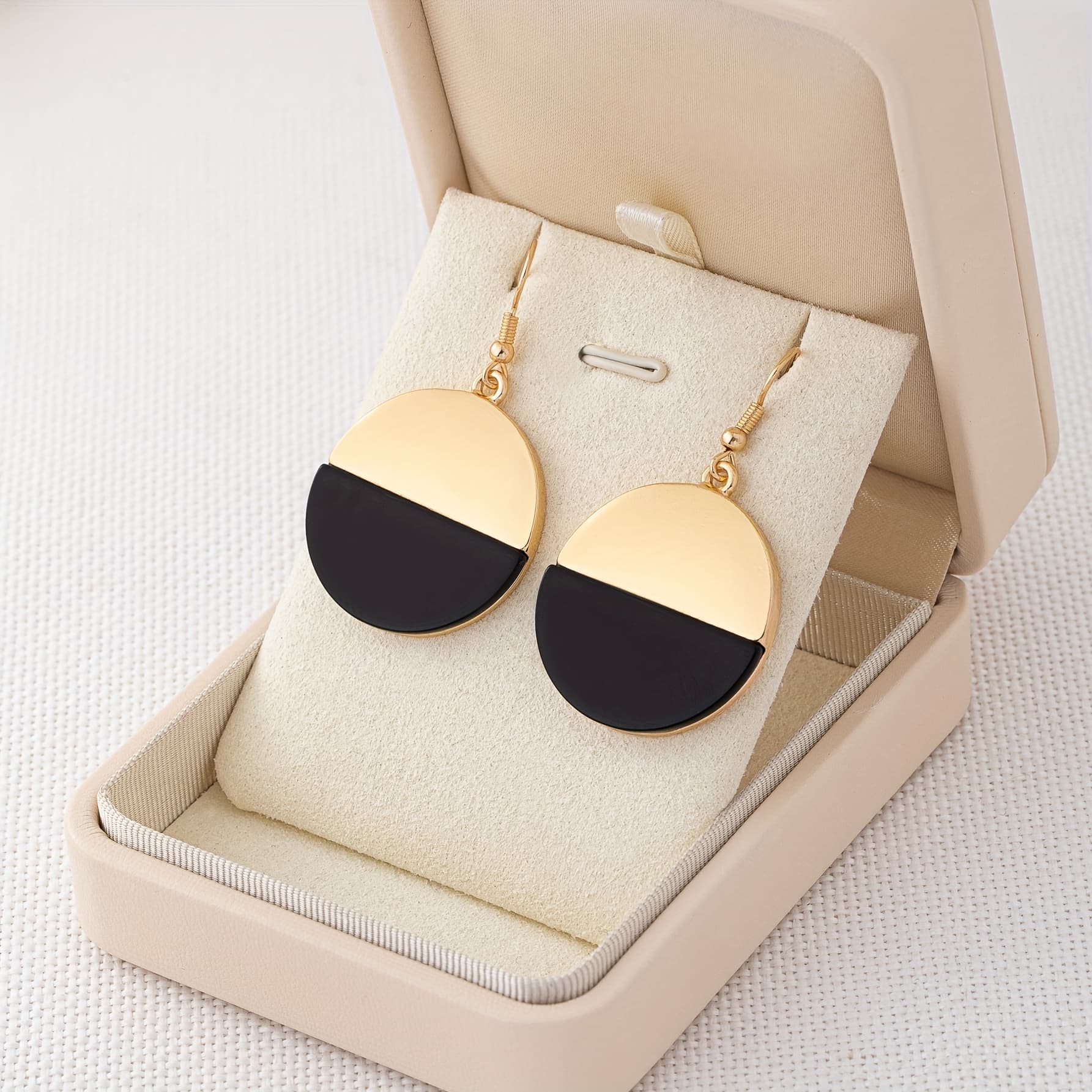 TEMU A Pair Of Stylish, Elegant, And Minimalist -tone Design Earrings, Suitable For Women' Wear, Gifting, And Parties