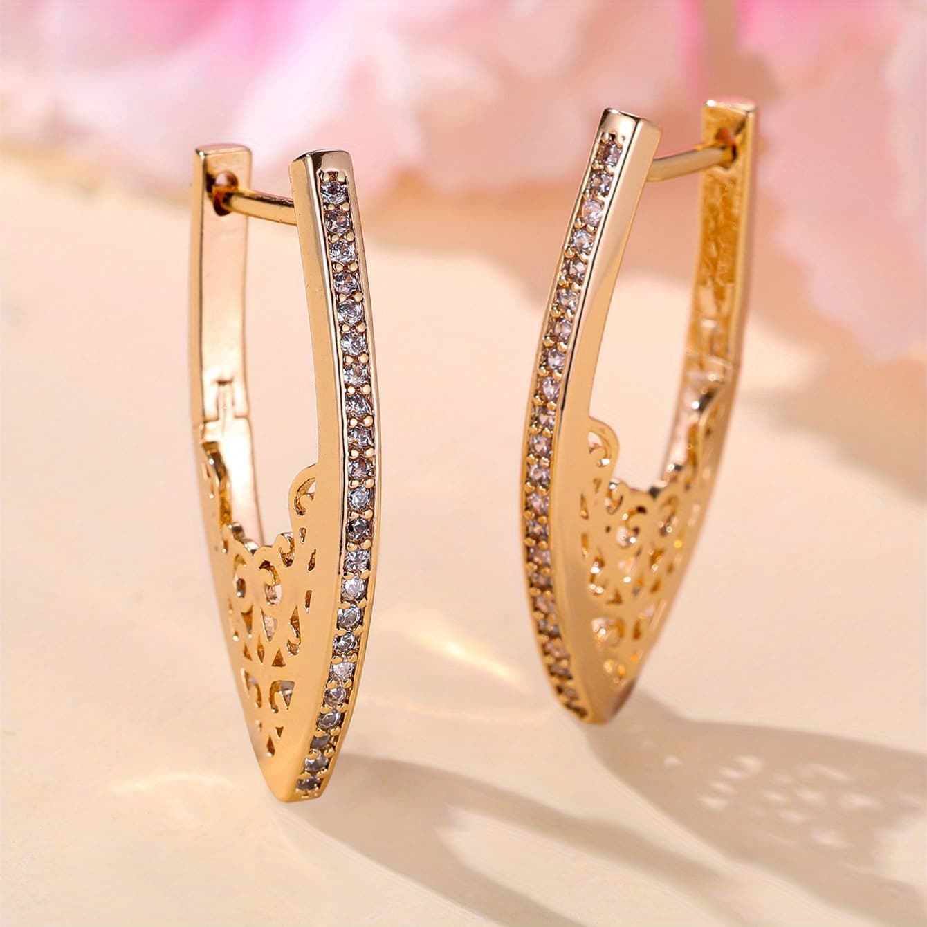 TEMU 1 Pair Minimalist Style V Shaped Single Row Zirconia Decor Huggie Earrings Hoop Earrings Shiny Luxury Earrings Jewelry For Women