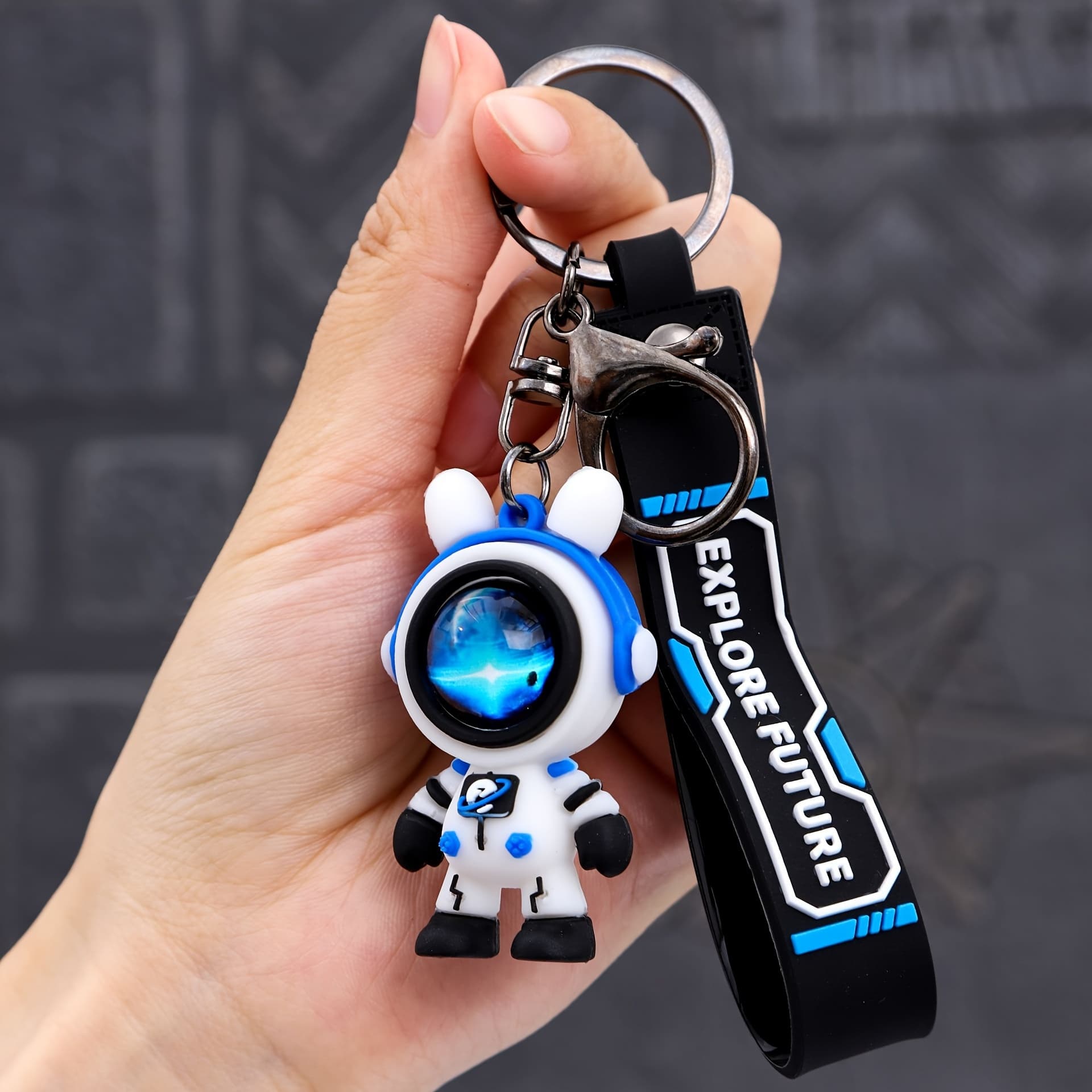 TEMU 1pc Of A Sturdy And Adorable Bear Keychain, A Stylish Accessory For Bags And Keys, An Ideal Present For Men And Women