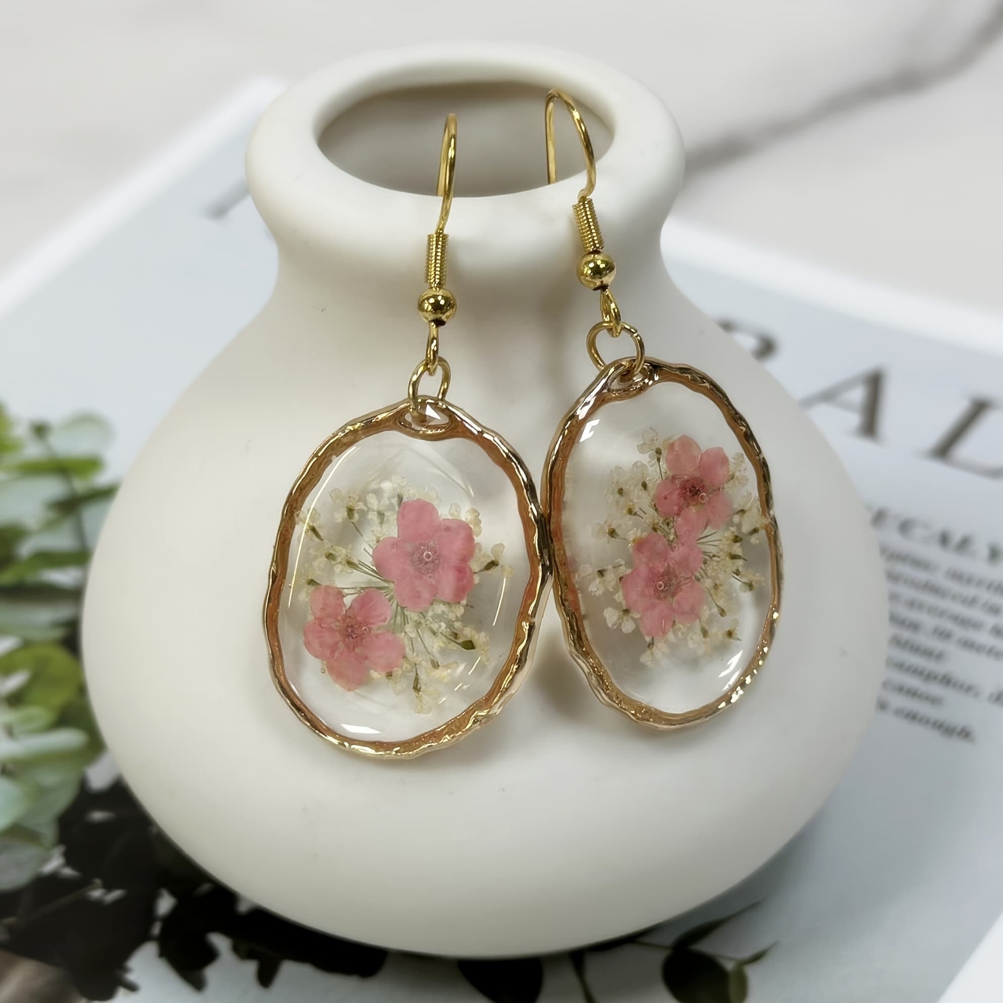 TEMU Gorgeous Handmade Resin Dried Flower Earrings With Natural Accents