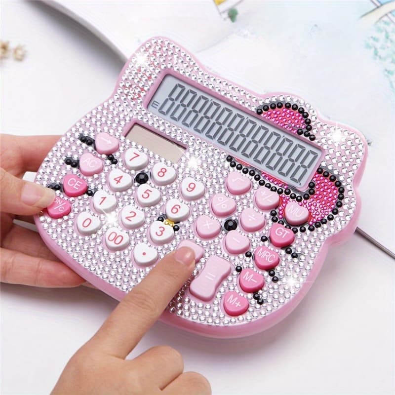 TEMU Calculator This Is A Hello Kitty Calculator Decorated With , With A Solar Bow And Heart Buttons. It Has A Cartoon Design And Is Set With Diamonds. No Battery Included