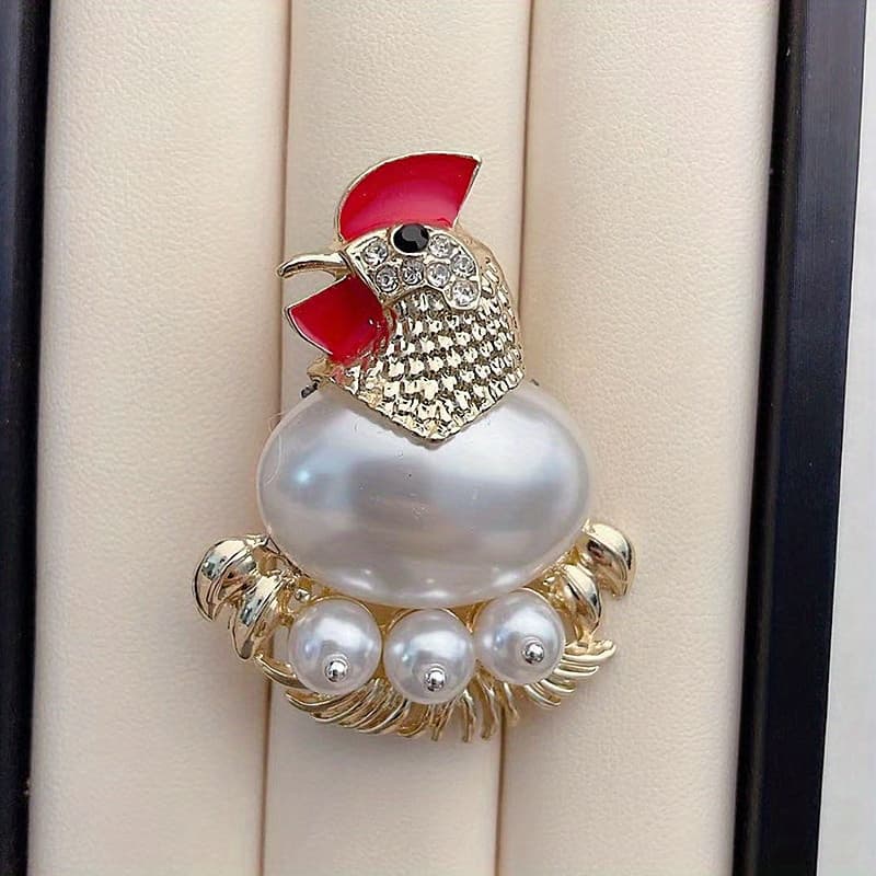 TEMU Chicken Egg Laying Enamel Brooch, With Sparkling Details, Unique And Creative Animal Shaped Badges, Multifunctional Fashionable Jewelry Accessories, Gift, Suitable For Weddings And Formal Oc