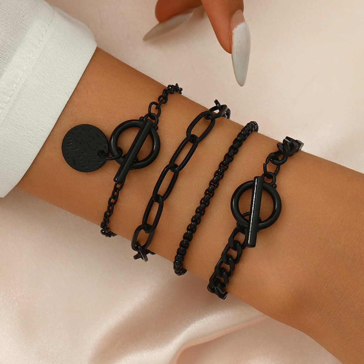 TEMU Set Of 4 Black Chain Bracelets With A Clasp | Stylish Minimalist Iron Additions, Vintage Design Suitable For Everyday And Vacation Use Throughout The Year