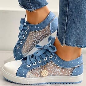 charmantes baskets à lacets bleues avec détail en dentelle florale - chaussures pour femmes élégantes avec des accents à pois, parfaites pour les sorties décon