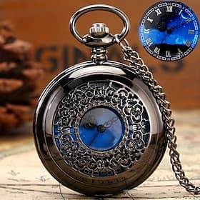 Starry Blue Dial Pocket Watch Roman Numerals Pendant Bronze Hollow Case Quartz Pocket Watch Steampunk Vintage Necklace Hanging Watches Souvenir Gifts for Men W