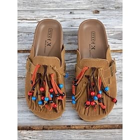 Dames muiltjes met kralen en franjes – instappers van suède in bruin met kleurrijke kwastjes en gespband voor boho-stijl, casual uitjes en zomerfestivals