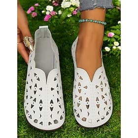 chaussures à enfiler pieds nus découpées au laser blanches pour femmes - chaussures décontractées respirantes et légères à coupe large, idéales pour les journé