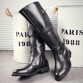 Bottes d'équitation noires au-dessus du genou pour hommes – coupe haute et ajustée, style équestre avec fermeture éclair latérale pour événements formels, cosp