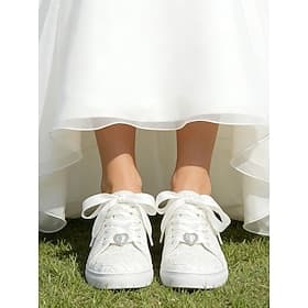 Braut-Spitzen-Hochzeits-Sneaker – elegante elfenbeinfarbene Low-Top-Sneaker mit Satinband-Schnürsenkeln und Strass-Details für Bräute und besondere Anlässe