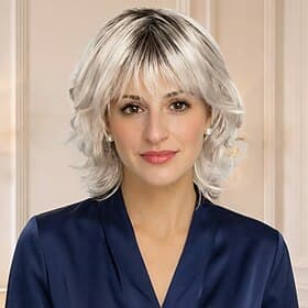 Perruque synthétique courte et chic pour femme - blonde platine avec racines foncées, ondulations souples et frange