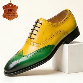Chaussures Oxford à bout golf jaunes et vertes pour homme, ornées de détails brogues et d'un design colorblock. Un modèle vintage élégant, idéal pour les maria
