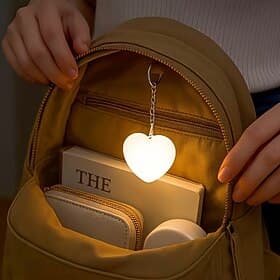 Porte-clés lumineux LED en forme de cœur pour sac à main, capteur automatique portable Lampe de sac à main tactile pour femmes et filles, lampe de sac à dos dé